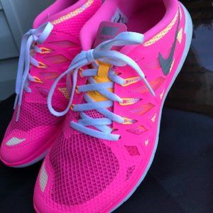 ❤️ NWT - HOT PINK NIKE FREE 5.0 (GS)
